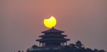 Japón disfruta del primer eclipse parcial de sol del 2019