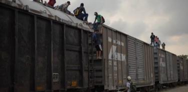 Detienen a 30 migrantes que viajaban en La Bestia