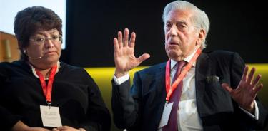 Populismo y dictadura socavan desarrollo de AL, advierte Vargas Llosa