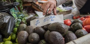 Inflación desacelera y vuelve al objetivo del Banxico