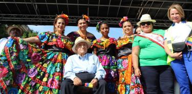 Comunidades latinas realizan homenaje a don Fernando Coello