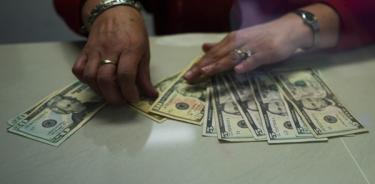 Dólar abre la semana con avance; se vende en $ 20.08 en bancos