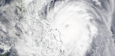 Tifón Tisoy golpea isla filipina