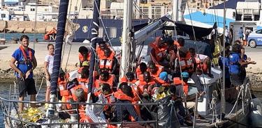 Nuevo barco atraca en Lampedusa y desafía a Salvini