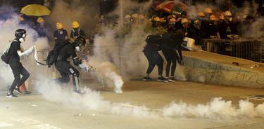Protesta prodemocracia en Hong Kong termina en violencia