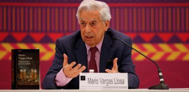 Vargas Llosa celebra en la FIL los 50 años de 