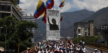 Seguidores de Guaidó protestan en Venezuela contra Maduro y apagones