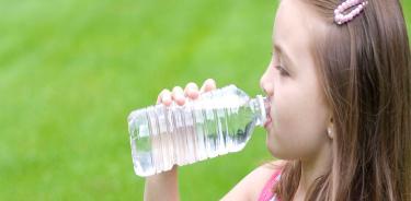 Una buena hidratación ayuda a tener estudiantes saludables