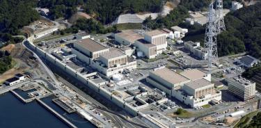 Japón contempla reactivar reactor afectado por tsunami de 2011