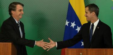 Recibe Bolsonaro a Guaidó en Brasilia