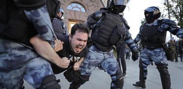 Deja más de mil detenidos protesta opositora en Moscú