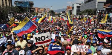 Guaidó y Maduro mantienen el pulso con grandes manifestaciones