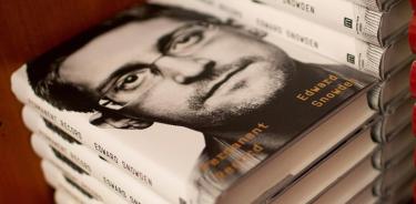 EU demanda a Snowden para confiscar los ingresos de su libro