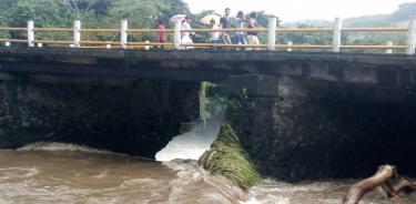 Ríos desbordados y viviendas afectadas por lluvias en Veracruz