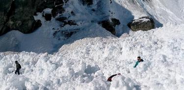 Avalancha cubre pista de esquí en Suiza, al menos 12 personas enterradas