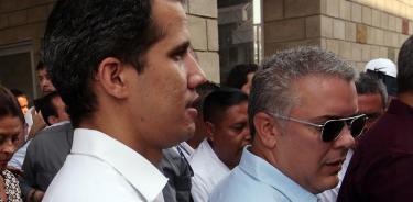 Duque y Guaidó visitan bodega en donde se almacena ayuda para Venezuela