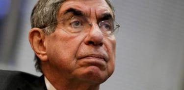 Acusan a Óscar Arias de violar a una activista en 2014