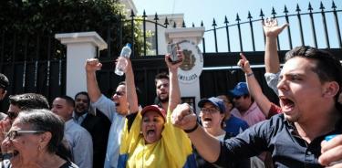 Guaidó llama al pueblo a manifestarse frente a los cuarteles militares