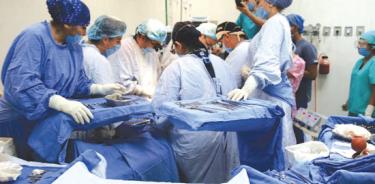 Realiza IMSS doble transplante de corazón en un mismo día