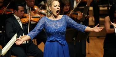 La mezzosoprano Elina Garanca deleita con su voz la Sala Nezahualcóyotl