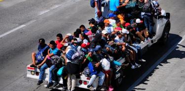 Una parte de la caravana migrante parte hacia Quer taro