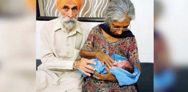 Mujer de 70 años en India da a luz a un bebé sano, por fecundación in vitro