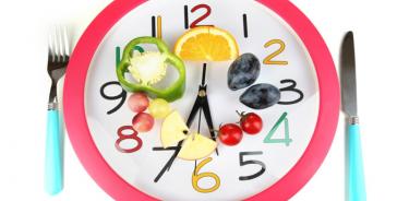 Horario específico de comida e ingesta de medicinas mejora salud de diabéticos