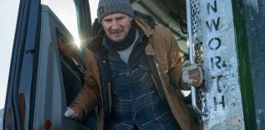 “Riesgo bajo cero”: Liam Neeson caminando sobre hielo muy delgado