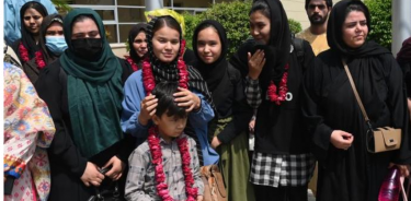 Selección de futbol femenino juvenil afgana escapa a Pakistán