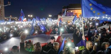 Marea humana contra el Polexit, que podría ocurrir tras desconocer Varsovia la supremacía de las leyes de la UE