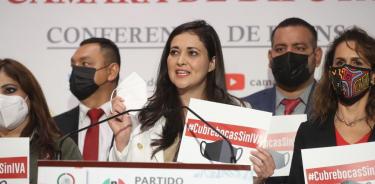 Cynthia López Castro, en conferencia de prensa para presentar proyecto de decreto. FOTO: ESPECIAL