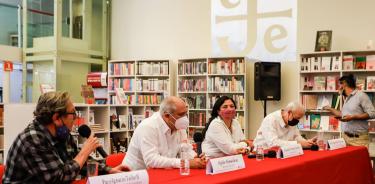 La conferencia de prensa en la librería Rosario Castellanos.