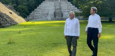 El Presidente Andrés Manuel López Obrador y John Kerry, enviado especial del gobierno de Estados Unidos, caminaron por la zona arqueológica de Palenque (Cuartoscuro)