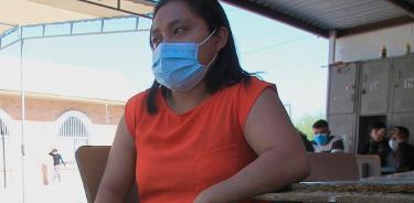La migrante guatemalteca Gladys Xol habla con Efe en un albergue