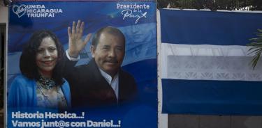 Una pancarta política del presidente Daniel Ortega y la vicepresidenta, Rosario Murillo, en una fotografía de archivo.
