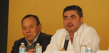 Luis Espinoza Cházaro, líder de los diputados federales del PRD, llamó a los legisladores locales del partido a ir contra de la reforma constitucional en materia de electricidad.