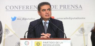 Luis E. Cházaro, coordinador de los diputados del PRD, advierte que el Presidente debe hablar con la oposición