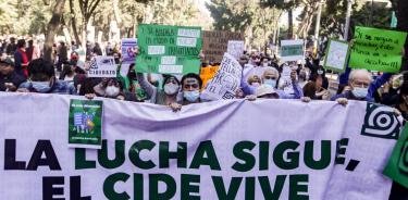 La marcha también fue en protesta por la designación designación de José Antonio Romero Tellaeche, como nuevo director general del CIDE.