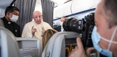 El Papa en el avión de regreso a Roma (EFE)