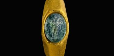 El anillo de oro que permaneció bajo el agua durante mil 700 años.