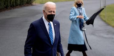 Joe y Jill Biden, este lunes 27 de diciembre al abandonar la Casa Blanca para iniciar un viaje oficial.