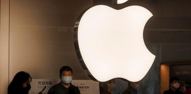 El logotipo de Apple en una tienda oficial en Shanghái, China, vista el 10 de noviembre de 2021.