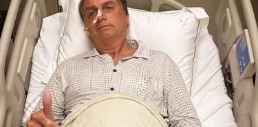 Jair Bolsonaro, hospitalizado, en una foto que él mismo colgó este lunes 3 de enero en su cuenta de Twitter.