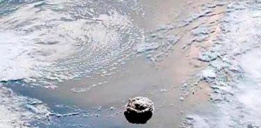 Hongo de ceniza causado por la erupción en Tonga, captado por un satélite desde el espacio