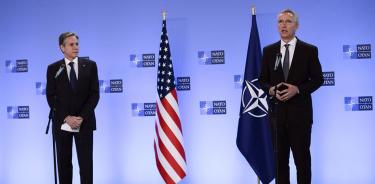 El secretario general de la OTAN, Jens Stoltenberg, (d) junto al secretario de Estado de EU, Antony Blinken (i), en una imagen de archivo en Bruselas.