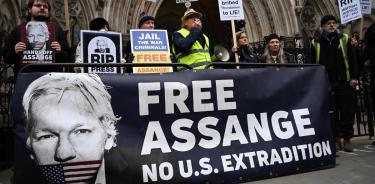 Partidarios de Julian Assange frente al Tribunal Superior de Londres