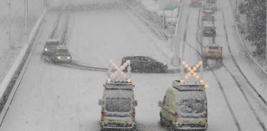 Conductoras sufren ante la nevada