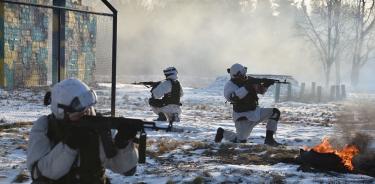 Soldados rusos realizan ejercicios militares en la región de Moscú, este miércoles 26 de enero.