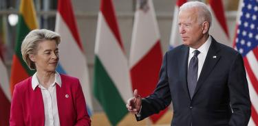 La presidenta de la Comisión Europea, Ursula von der Leyen, y el presidente de Estados Unidos, Joe Biden, en una imagen de archivo.