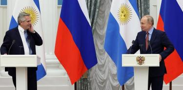 El presidente argentino Alberto Fernández junto a su homólogo ruso, Vladimir Putin, este jueves en el Kremlin